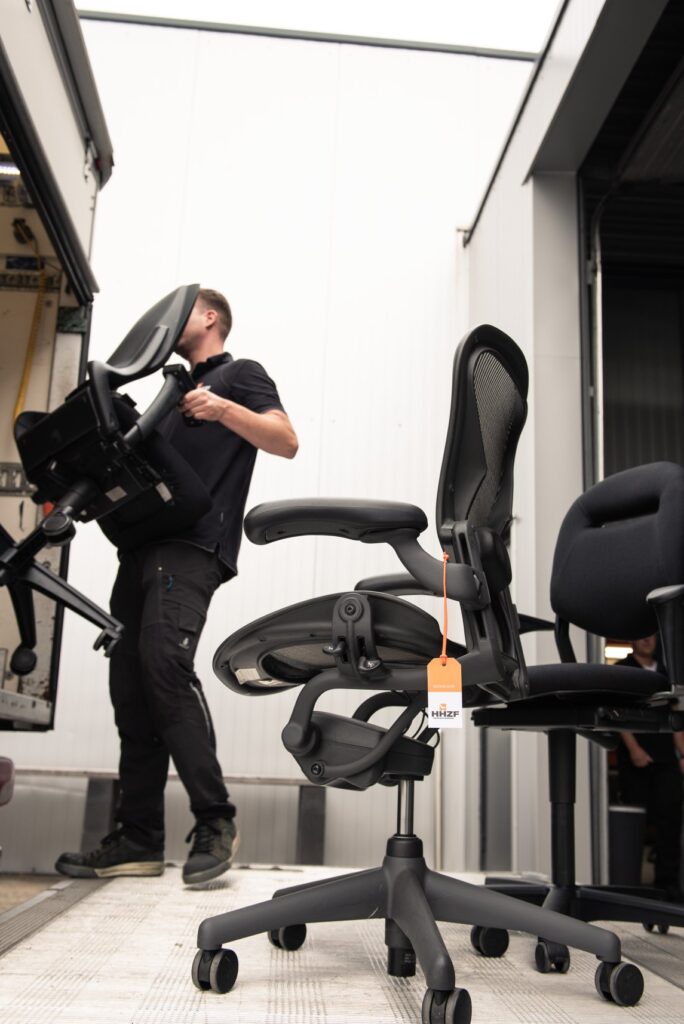 90670773 3396324297050999 7096904273719459840 n | Kantoormeubelen Nederland