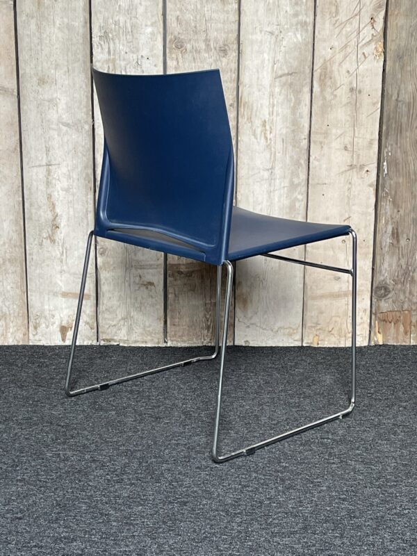 kunststof stapelbaar stoel gebruikt 1 | Kantoormeubelen Nederland
