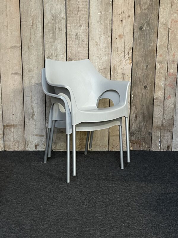 Olly kunststof stapelbare stoel terrasstoel gebruikt KMNL 5 | Kantoormeubelen Nederland