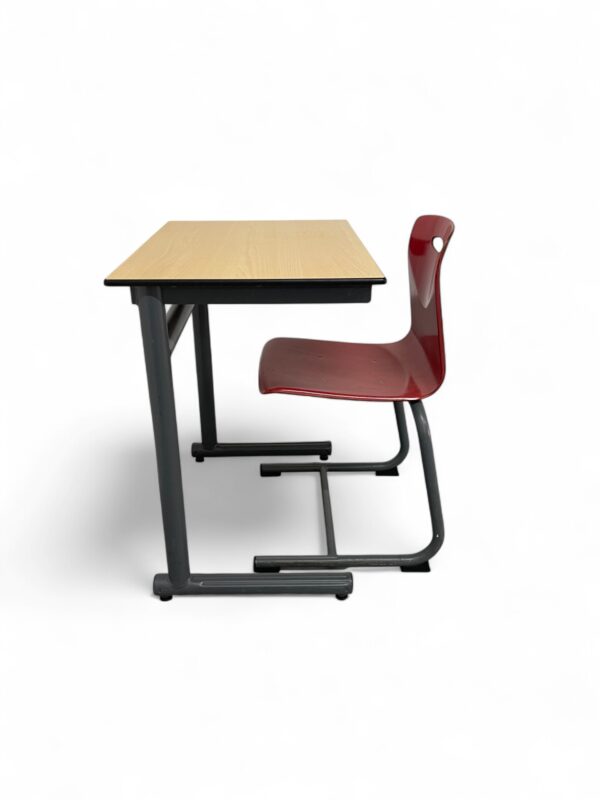 Schoolset Galvanitas antraciete frames, stoel rode pagholtz schaal, tafel met volkern Ahorn blad - Afbeelding 3