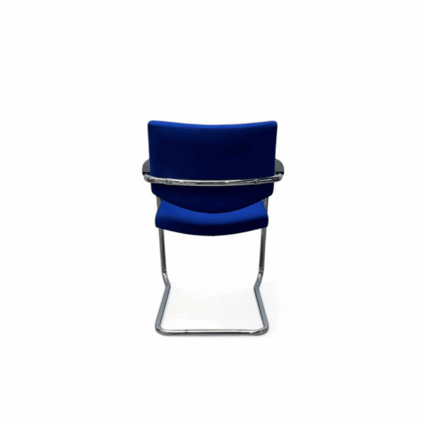 blauwe stoel achterkant