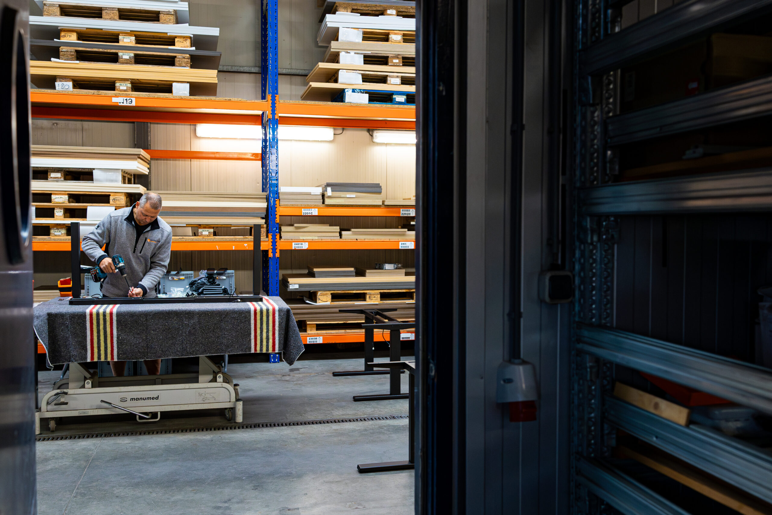 refurbishen kantoormeubelen scaled | Kantoormeubelen Nederland