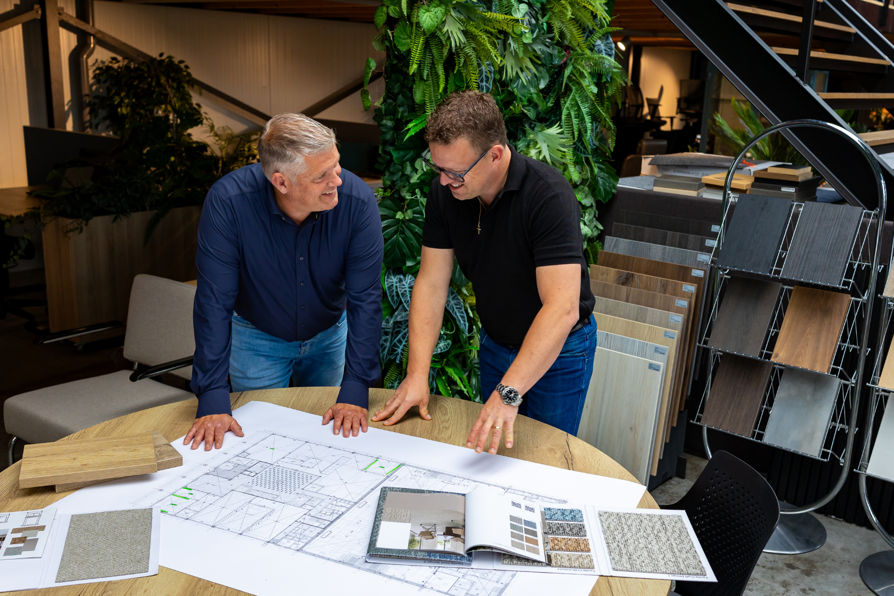 Jos en Jan Tsjerk KMNL | Kantoormeubelen Nederland