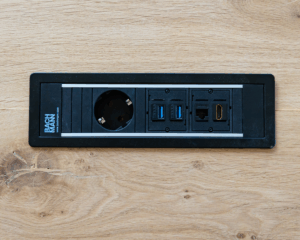 elektrificatie eikenhouten maatwerk tafel | Kantoormeubelen Nederland