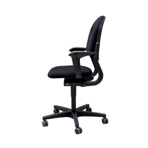 Ahrend 220 Zwarte Refurbished Bureaustoel zijkant